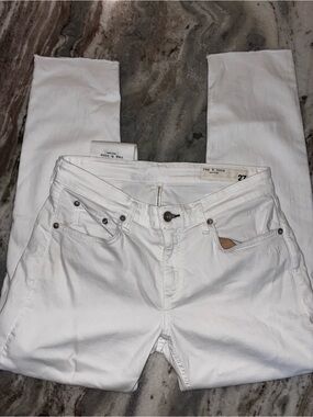 $225 New rag & bone White slim leg ankle boyfriend Jeans, 27